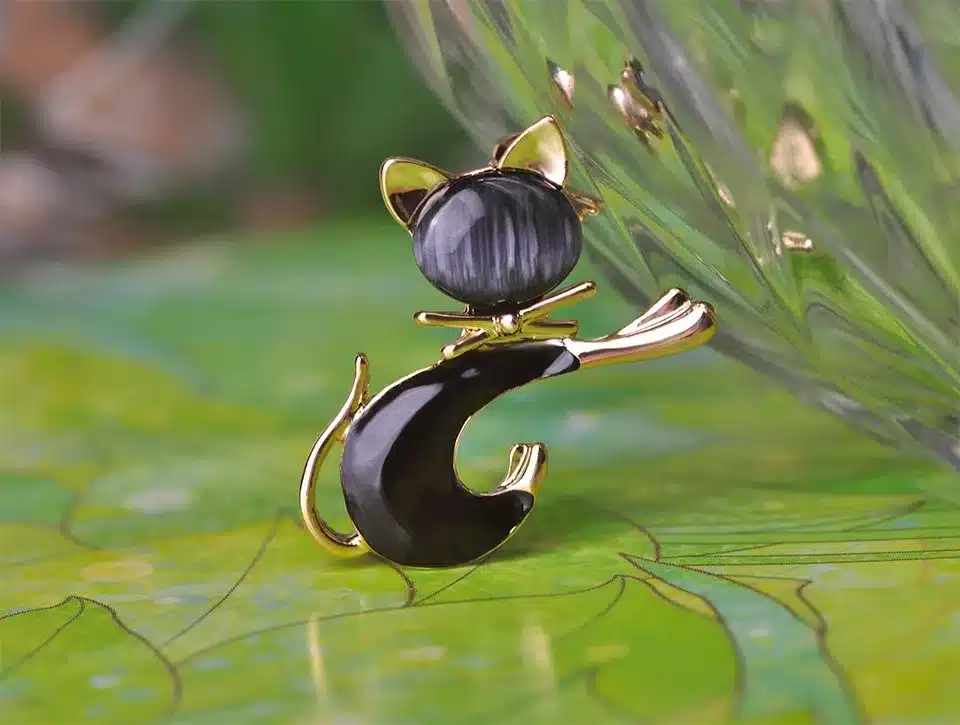 Blucome Cute Black Tie Cat Brooch Smooth Artificial Opals Corsage For Women Collar Hats White Enamel Brooches Pins Girls Gifts 13