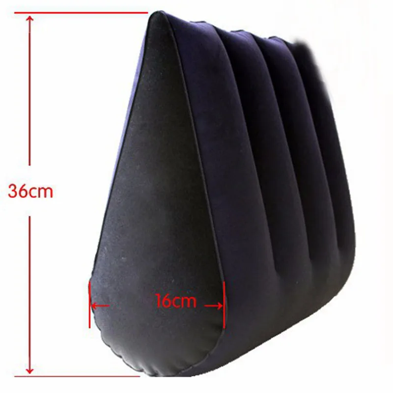 must kolmnurkne padi, mille kõrgus on 36 cm ja laius 16 cm