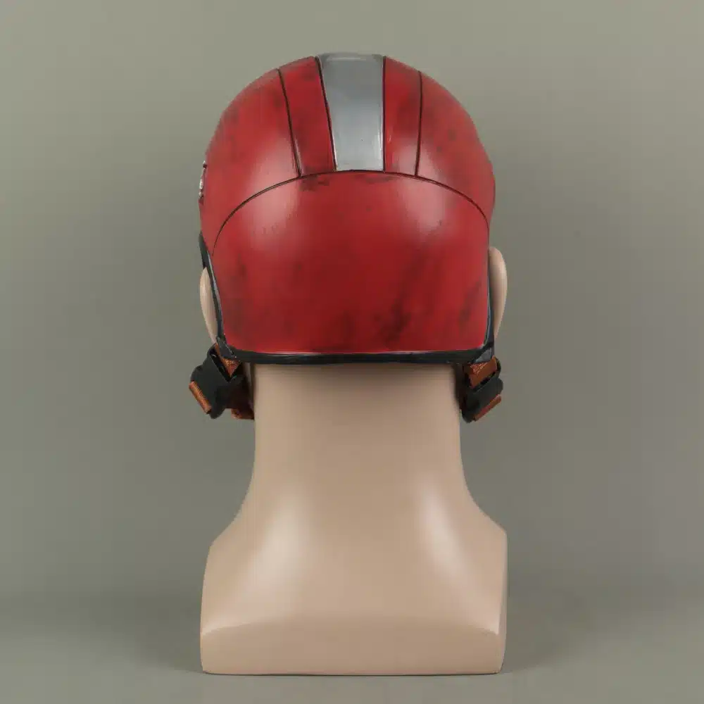 punane kiivrikujuline mask halli triibuga, vaade tagant