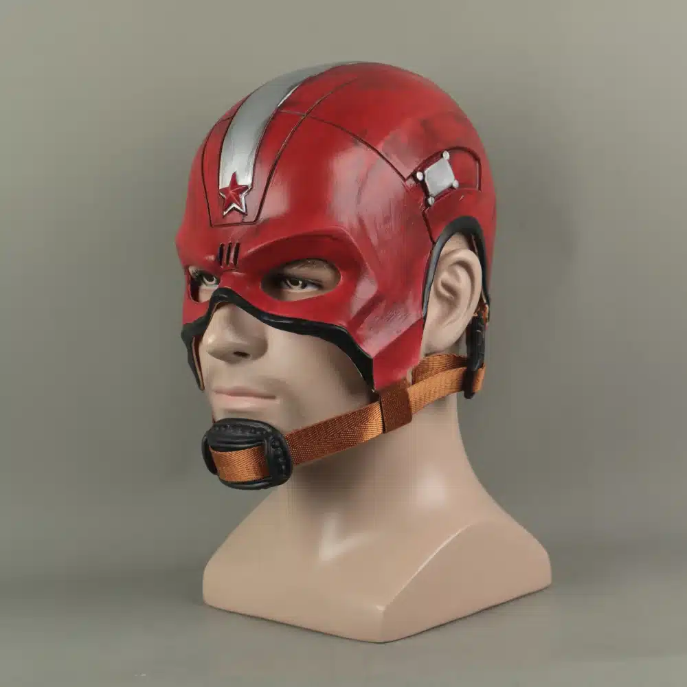 punane mask hõbedase triibu ja tähega, pruun rihm kinnituseks