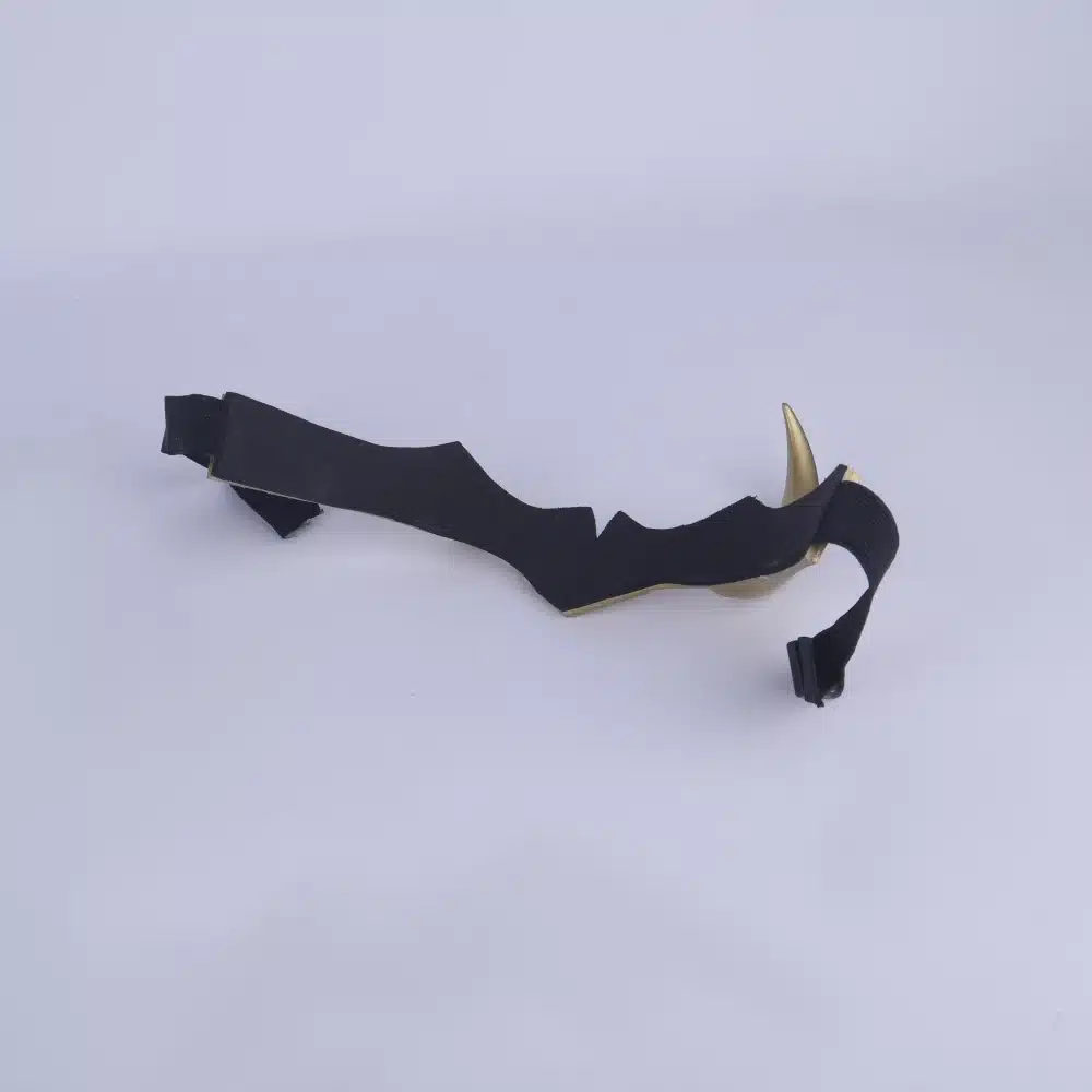must elastne peapael kuldse sarvega