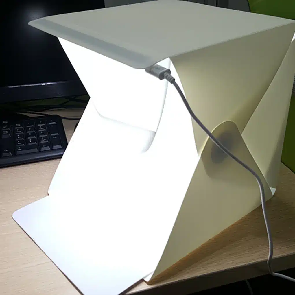 valge LED valgustusega fotograafia karp laual