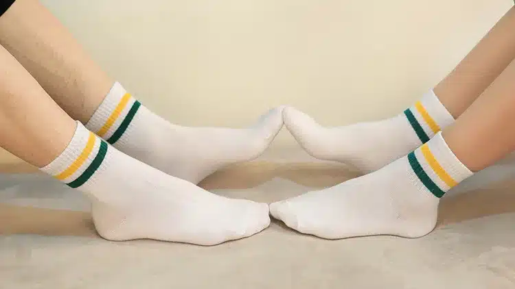2018 New Classic women Two Striped Cotton Crew Socks Retro Old School Hiphop Skate Short white black harajuku cheap cool winter 15