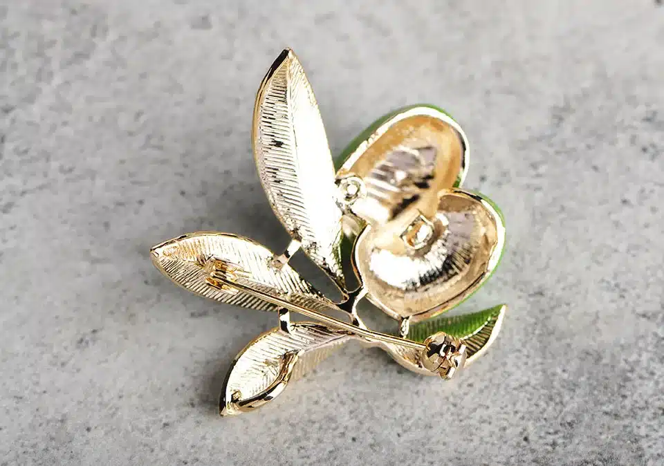 Blucome Green Fruit Olive Brooch Plum Shape Gold Color Enamel Corsages Pins Suit Coat Scarf Accessories Christmas Jewelry Gifts 18