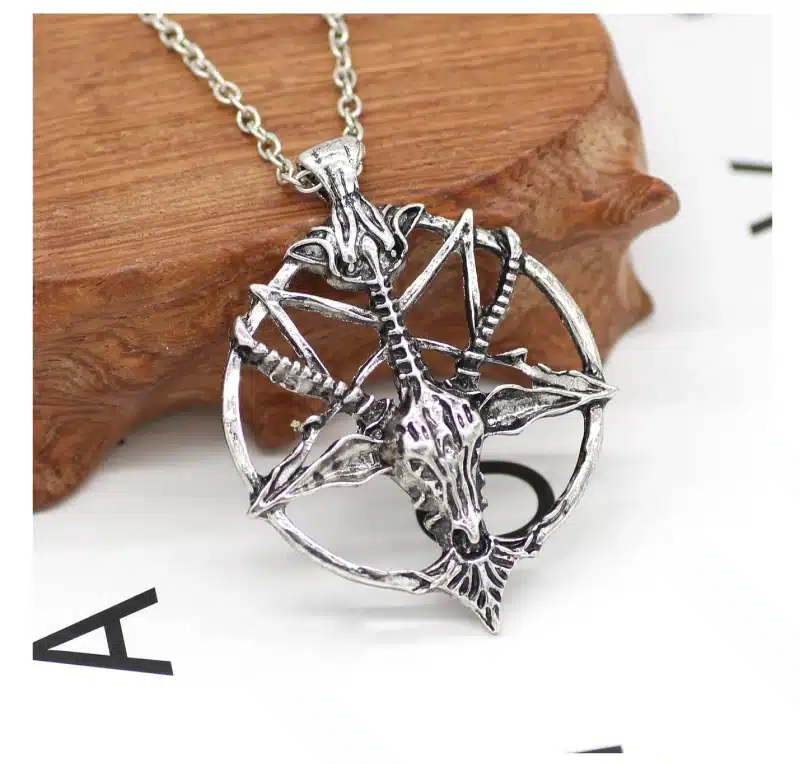 metallist kaelakett pentagrami ja kitsepeaga