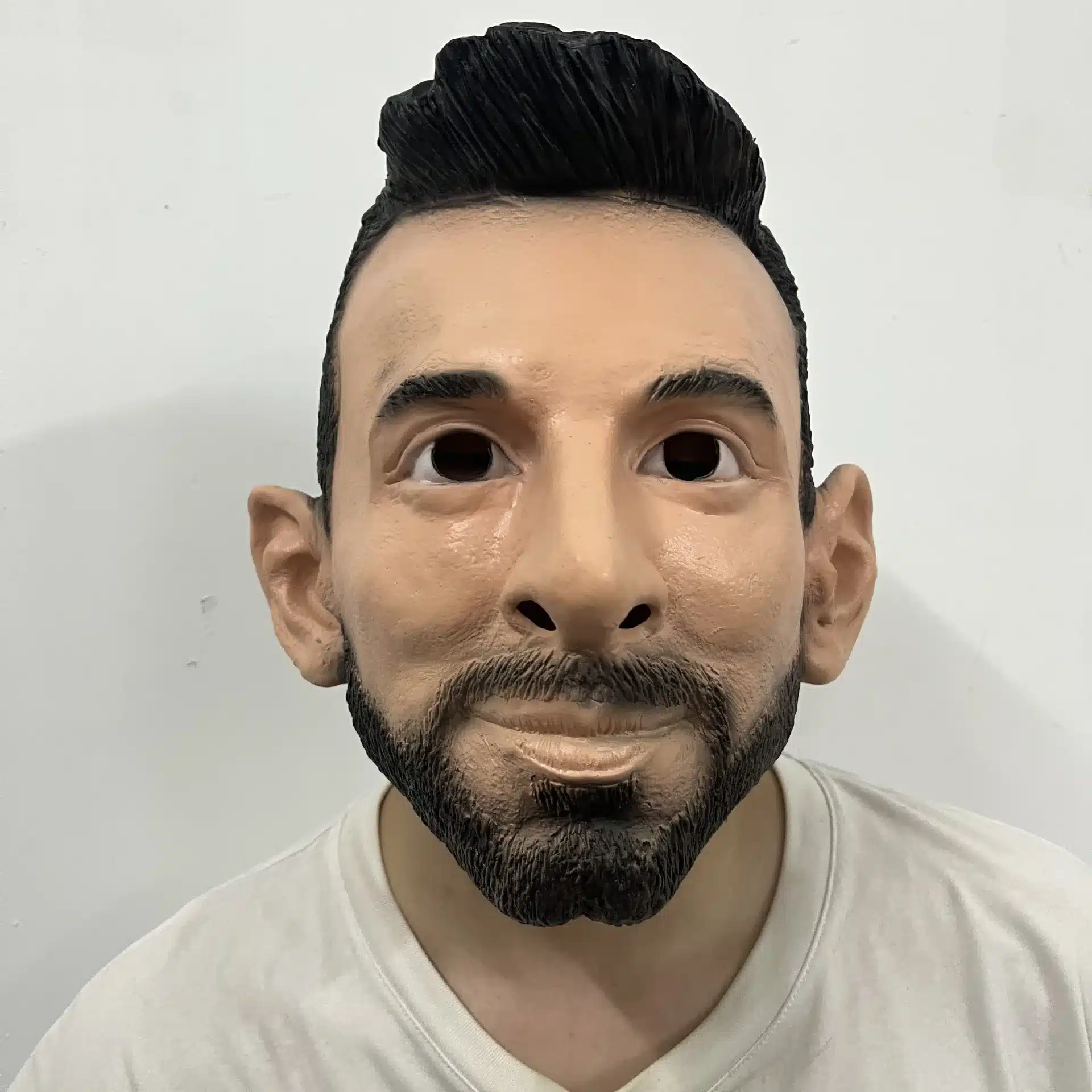 realistlik lateksist mask habemega mehe näoga