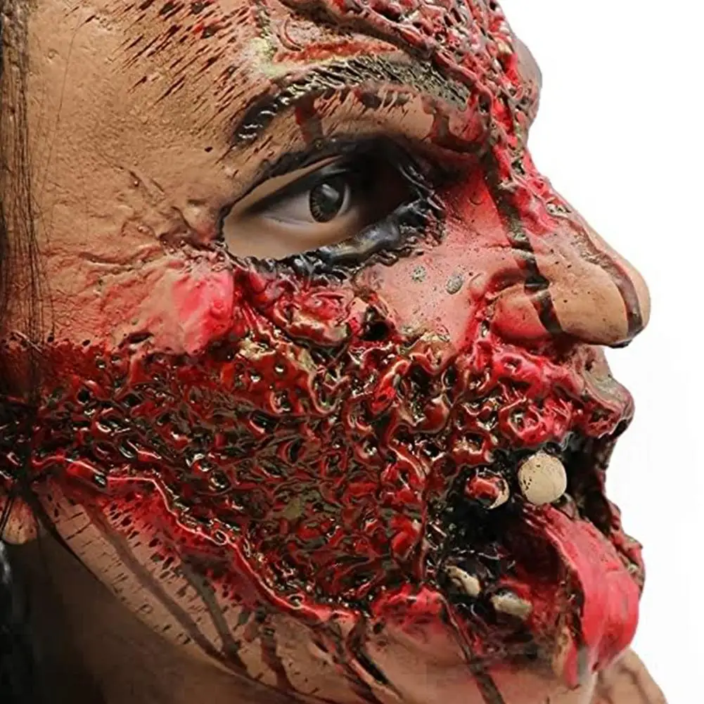 realistlik verine mask, millel on detailne tekstuur ja punased veretilgad