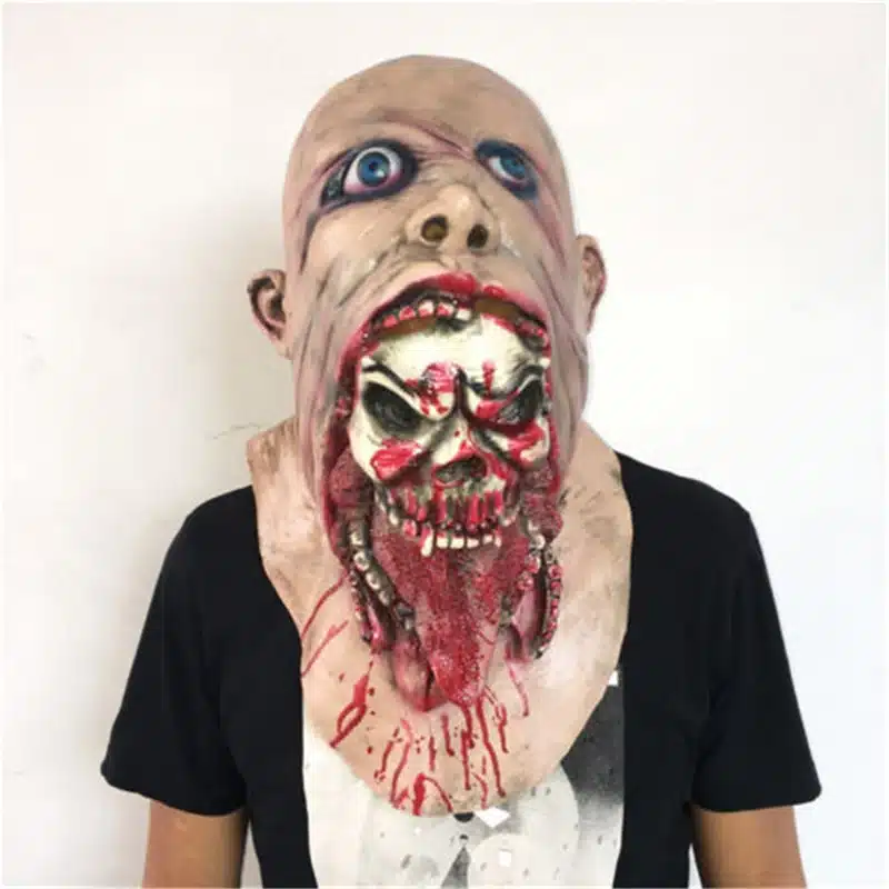 hirmutav mask verise pealuuga ja suurte silmadega