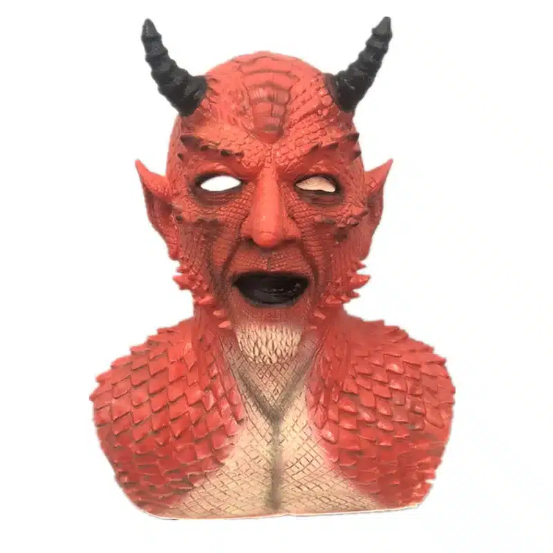 punane lateksist mask mustade sarvedega ja soomustega