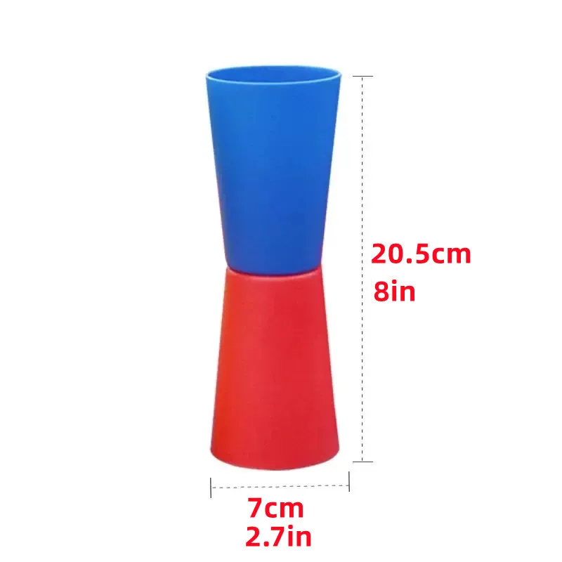 sinine ja punane plastkoonused, üksteise peal, mõõtudega 20.5 cm kõrgus ja 7 cm laius