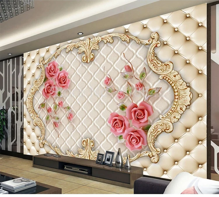 beež tapeet rooside ja kuldsete ornamentidega