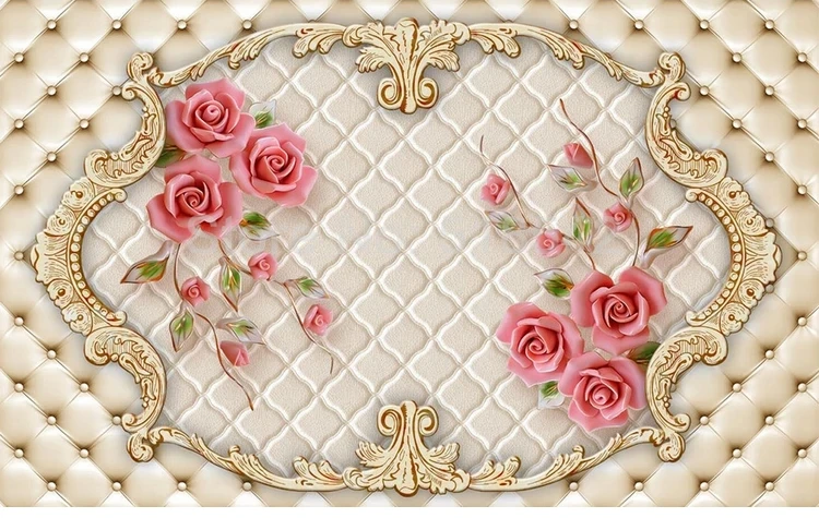 beež tapeet rooside ja kuldsete ornamentidega