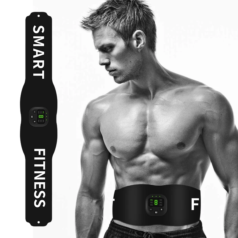 mees kannab musta elektroonilise seadmega fitness vööd