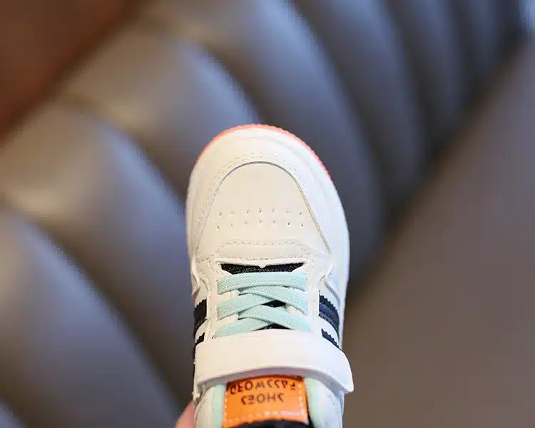 Valged high-top tossud | kujundav pilt e-kaubamaja pildikogust
