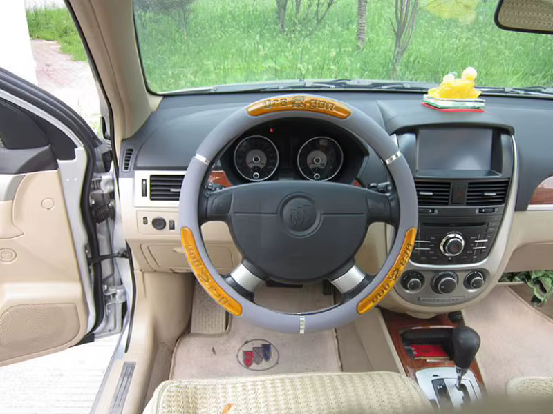 auto rool halli ja oranži libisemiskindla kattega