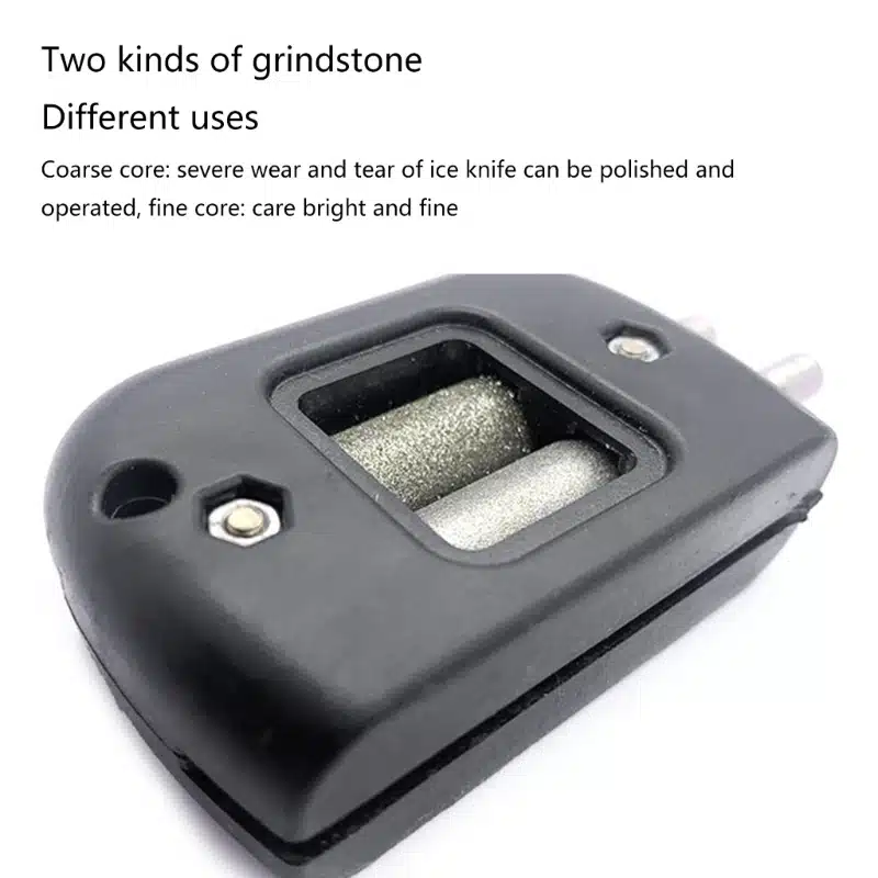 Must korpus, uisuteritaja kaks erinevat veskit, üks jämedam ja teine peenem, valgel taustal.