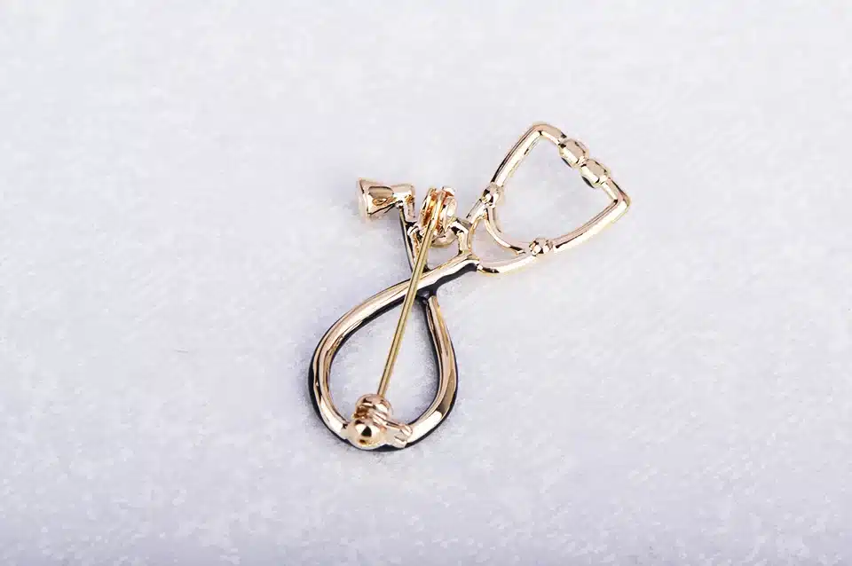 Blucome Black Stethoscope Shape Brooch Shiny Crystal Enamel Pins Accessories For Doctor Nurse Gifts Clothes Lapel Pin Jewelry 16