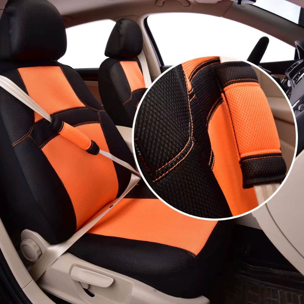 auto istmed erksate oranžide ja mustade katetega