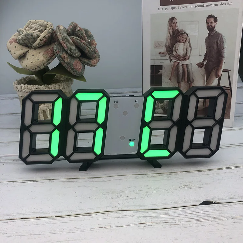 digitaalne LED kell roheliste numbritega valgel taustal
