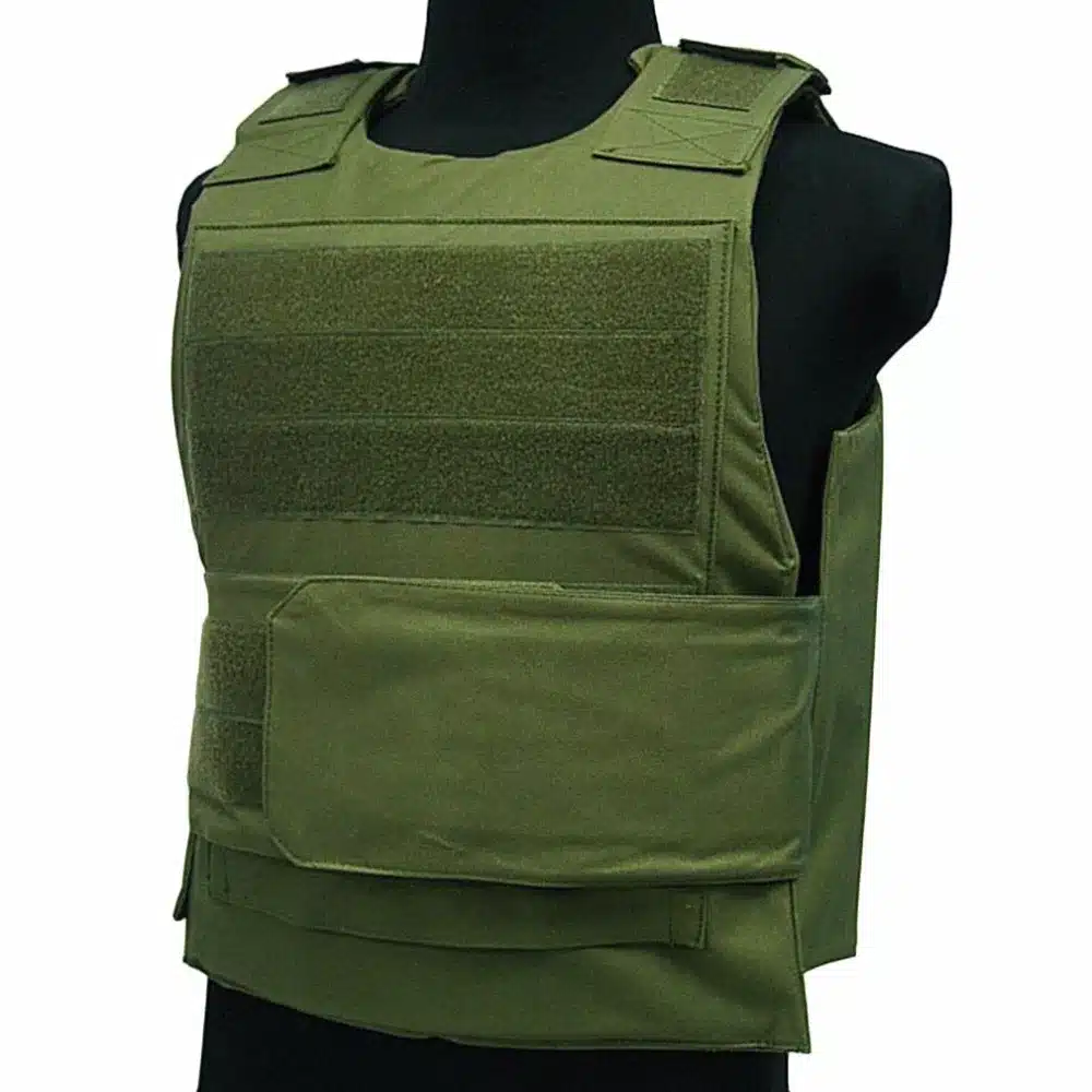 roheline taktikaline vest mannekeenil