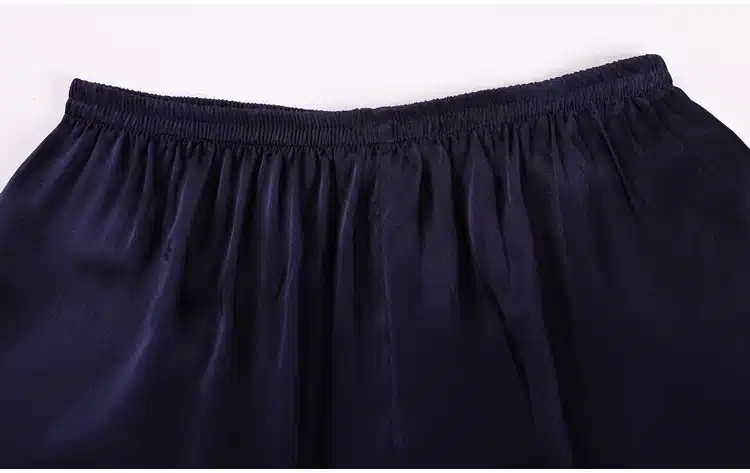 tumesinine siidist pidžaama elastse vöökoha detail