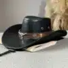 must kunstnahast kauboikaabu pruuni kaunistusega