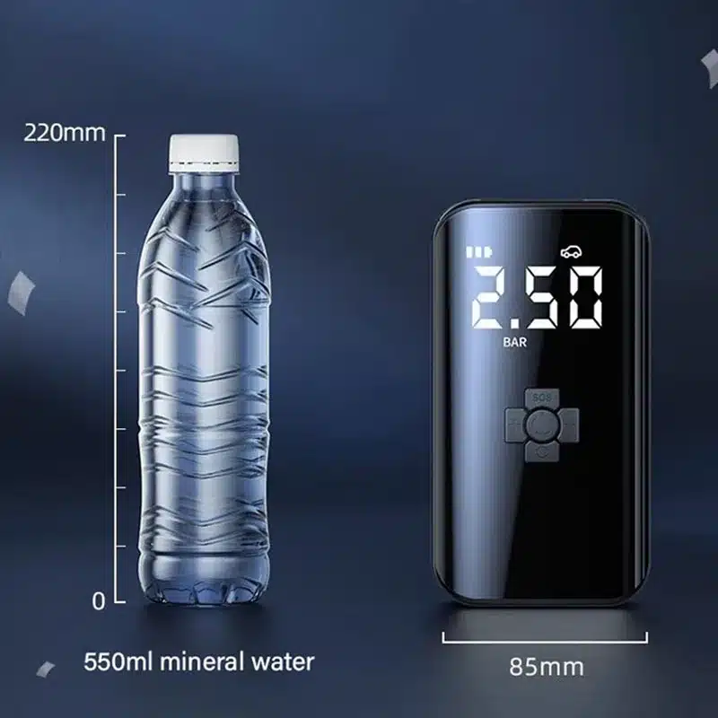 väike must digitaalne juhtmevaba rehvipump, mille kõrval on 550 ml veepudel suuruse võrdluseks