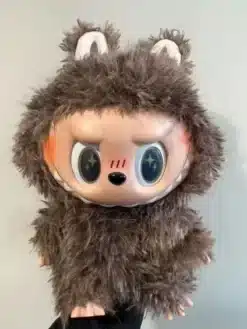 karvane monster nukk suurte silmade ja kõrvadega