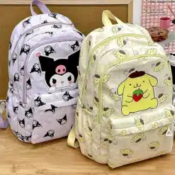 kaks anime stiilis seljakotti, üks lilla musta ja roosa kujundusega, teine kollane pruuni ja punase detailiga