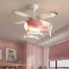 roosa ja valge helikopterikujuline laelamp ventilaatoriga lastetoas