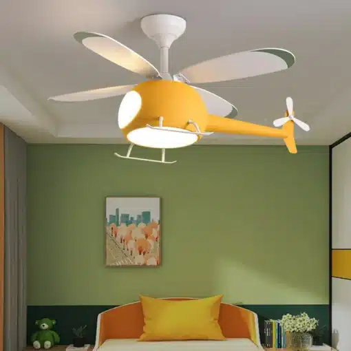 kollane helikopterikujuline laelamp ventilaatoriga lastetoas