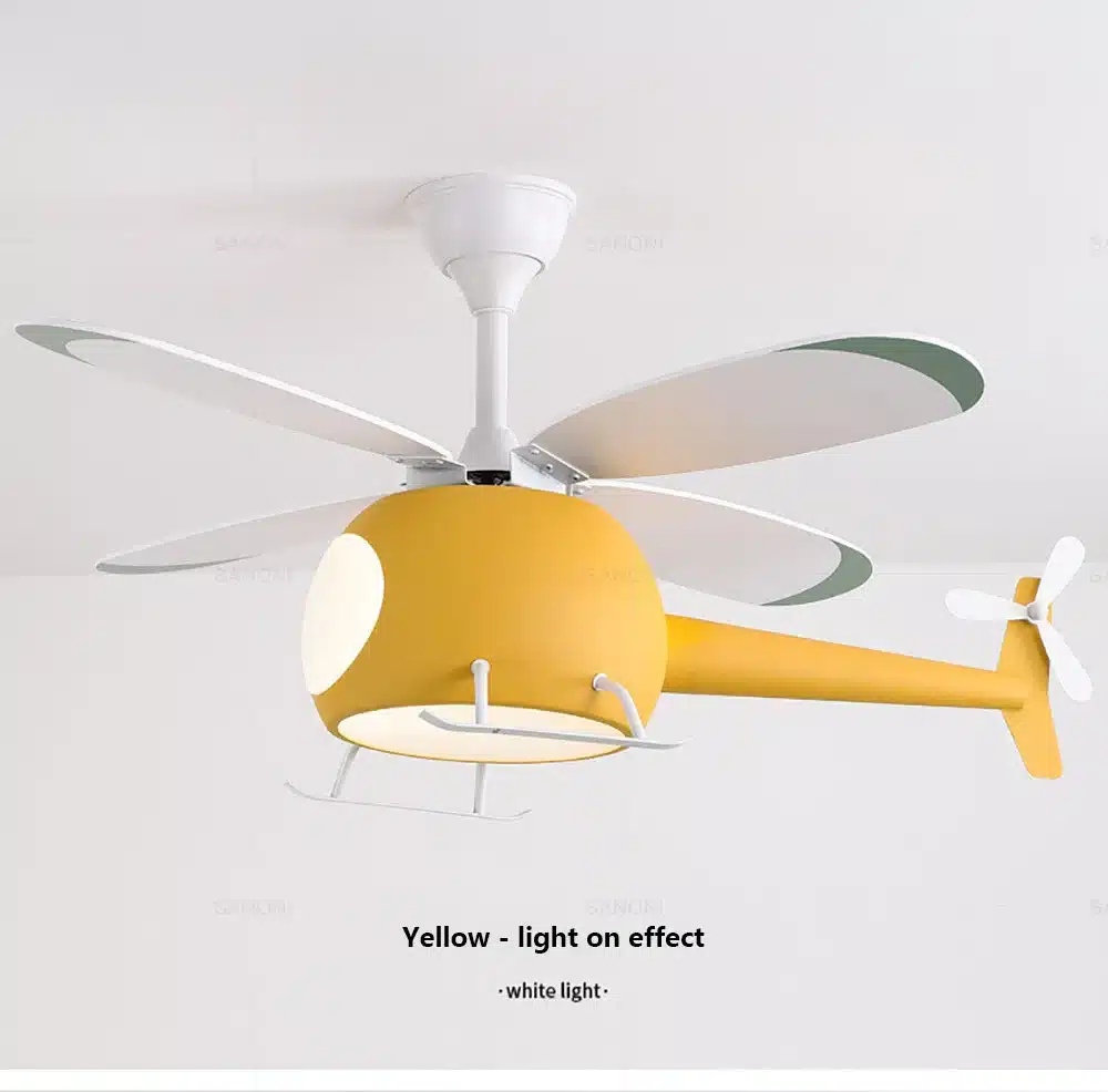 kollane helikopterikujuline laelamp ventilaatoriga