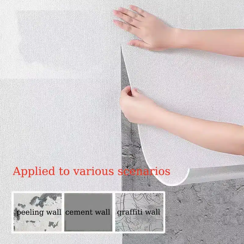 Linane 3D tekstuuriga iseliimuv paks tapeet, mida paigaldatakse hallile betoonseinaga ruumis. Tapeet on elegantse, kergelt tekstuurilise pinnaga ning seda paigaldatakse käsitsi. Taustal on näha erinevaid seina pindu.