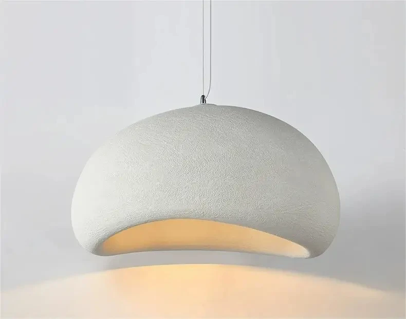 Valge Skandinaavia stiilis LED laelamp ripub lihtsas ja elegantses kujunduses, pakkudes sooja ja meeldivat valgust. Lamp on valmistatud siledast materjalist ja täiendab igasugust sisekujundust.