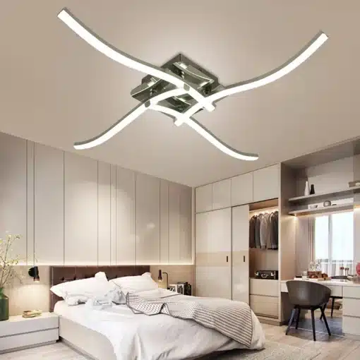 Moodsad ja ökonoomsed LED valgustid minimalistlikus magamistoas, mille seinad on heledad ja mööbel modernne.