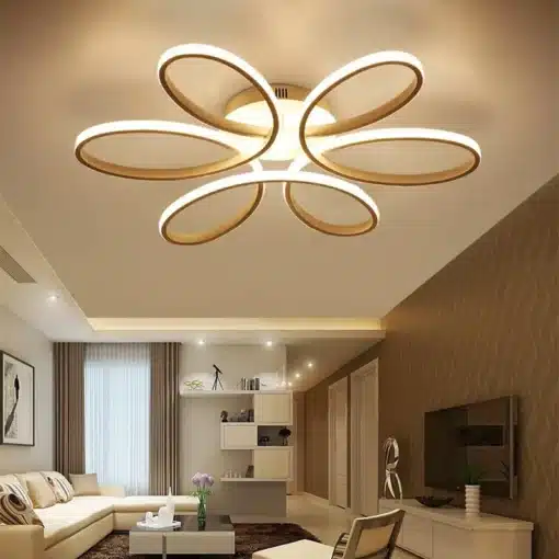 Moodne LED laelamp elutoas, säästlik ja stiilne valgustus, mis kujutab endas futuristliku disainiga ringe, sobiv sooja ja hubase sisustusega ruumi.