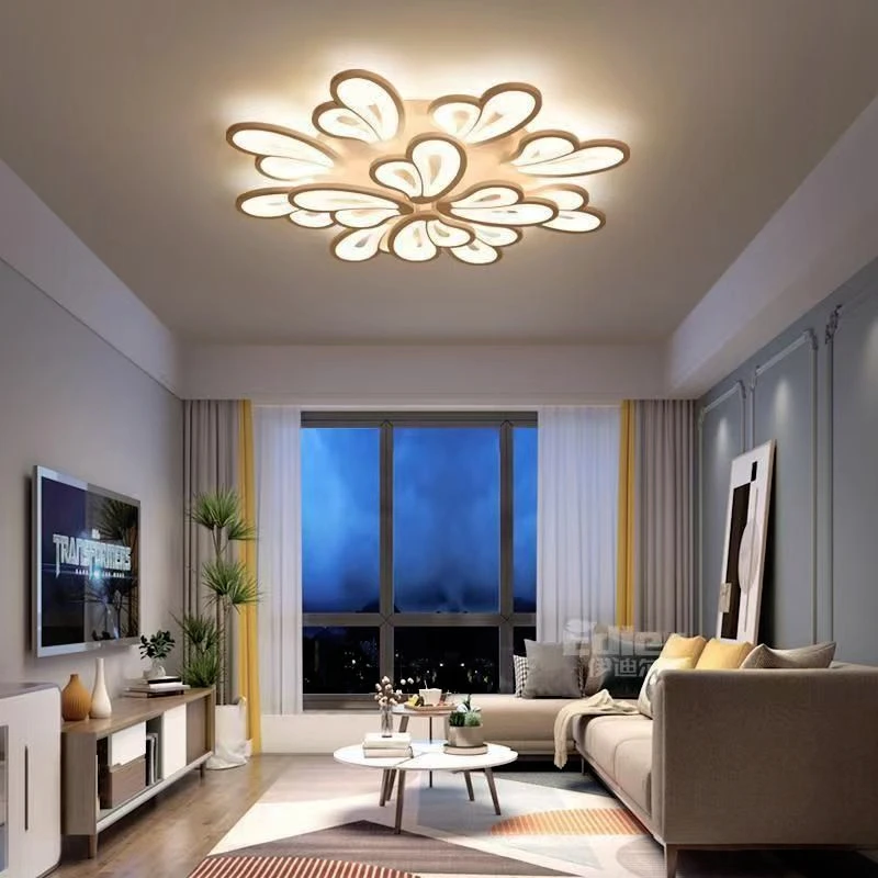Stiilne LED laelühter luksuslikus elutoas. Valge mustriga disain laevalgusti, mille soe valgus loob õdusa atmosfääri. Moodsad sisekujunduselemendid ja aknast avanev öine vaade loovad elegantse keskkonna. Nutikad ning säästlikud LED laelühtrid täiustavad teie kodu energiatõhusalt.