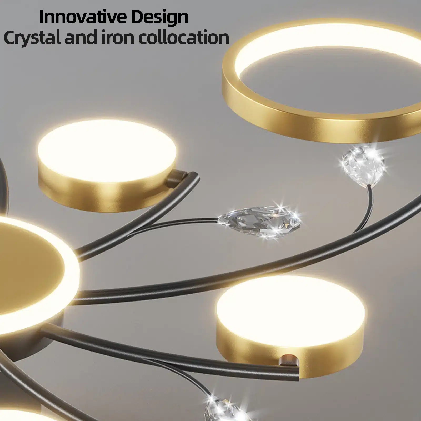 Moodne puldiga laelamp elutuppa või magamistuppa, mis ühendab kuldsed LED-valgustusringid ja sädelevad kristallid mustal metallraamil.