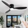 Laeventilaatorid led lambi ja puldiga | E-pood Tootemaailm Must laeventilaator sisseehitatud LED lambi ja puldiga, paigaldatud kaasaegsesse elutuppa heleda laega. Ventilaator on ühendatud kaugjuhtimispuldiga, mida käsi hoiab, võimaldades kergesti juhtimist.