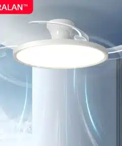 Valge Laeventilaator kokkuklapitavate labadega, millel on LED valgustus. Ventilaator on paigaldatud sinaka valgusega helendavale lakke, läbipaistvate labade ja LED valgustuse kombinatsioon loob kaasaegse interjööri.