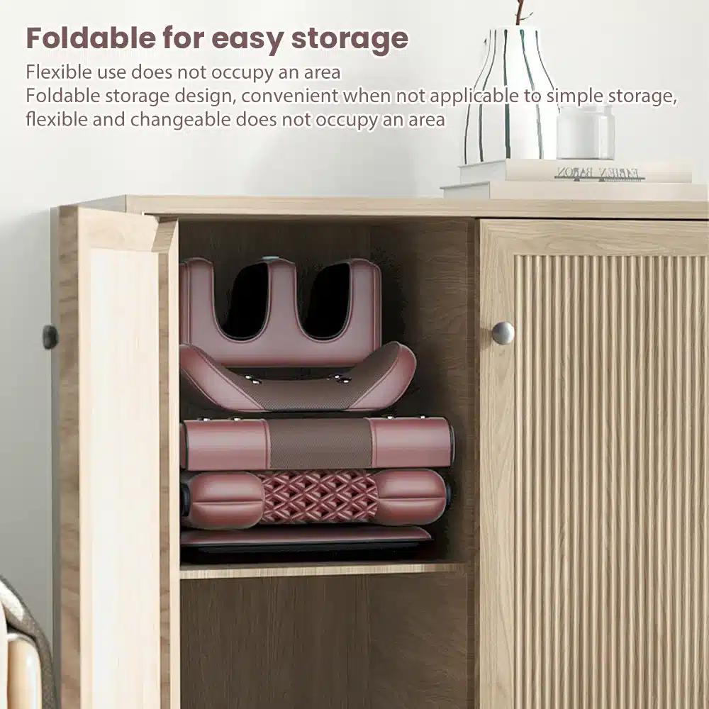 Pilt näitab pruunist materjalist kokkupandud multifunktsionaalset kogu keha massaazimadratsit puidust kapis, rõhutades selle kompaktsust ja hõlpsat hoiustamist.