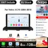 Volvo XC90 2004-2014 autoraadio, millel on Android 14 süsteem, GPS ja Carplay. Ekraan kuvab kiirust, aega ja erinevaid rakendusi. Seade on must 2 DIN korpuses, sobiv auto armatuurlaudadele.
