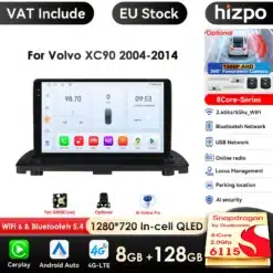 Volvo XC90 2004-2014 autoraadio, millel on Android 14 süsteem, GPS ja Carplay. Ekraan kuvab kiirust, aega ja erinevaid rakendusi. Seade on must 2 DIN korpuses, sobiv auto armatuurlaudadele.