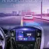 Ford Focus 2011-2015 Android autoraadio GPS | E-pood Tootemaailm Ford Focus 2011-2015 Android autoraadio GPS, paigaldatud autosse, mille esipaneelil on suur värviline puuteekraan, moderne linnatänav taustal, sinakas-lillad toonid tänapäevases interjööris.