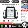 Android autoraadio CarPlay Hyundai Santa Fe II (2006-2012) jaoks. Musta raamiga suur puutetundlik ekraan kuvab multimeedia valikut, sealhulgas muusika ja navigatsiooni rakendused. Ekraan asub minimalistlikul taustal koos ikoonidega, mis näitavad lisafunktsioone nagu Bluetooth ja Wi-Fi.