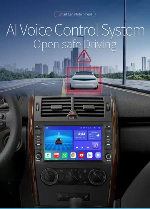 Autoraadio Android CarPlay Mercedes-Benz | E-pood Tootemaailm Autoraadio Android CarPlay Mercedes-Benz autosalongis koos ekraanil kuvatava tehisintellekti hääljuhtimissüsteemiga, taustal linnavaade.