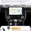 Auto navi ja stereo multimeedia Ford Mustangile, mille ekraanil on esitatud detailne navigatsioon kaart; musta armatuuri taust ja GPS antenni pilt.