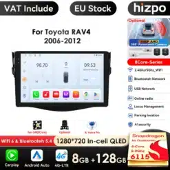 Android automakk Toyota RAV4 multimeedia ekraan, millel kuvatakse liides koos rakenduste ikoonide, raadio sageduse ja kiiruse näidikuga. Taustal EU laoseisu ja 8-tuumalise kiibi tehniline info.