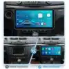 Android multimeedia autoraadiod Mercedes-Benz E-klass, millel on suur, ere ekraan, paigaldatud auto esiküljele. Vasakul ekraan enne paigaldamist ja paremal pärast paigaldamist koos värvilise kasutajaliidesega.