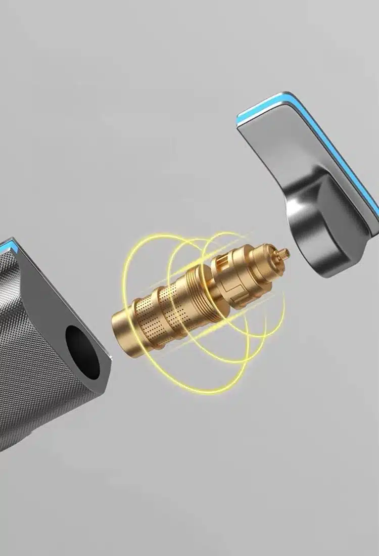 Nutikas digitaalne dušisüsteem, hõbedase ja sinise detailiga, kuldse komponendi lähedalt vaade hallil taustal.